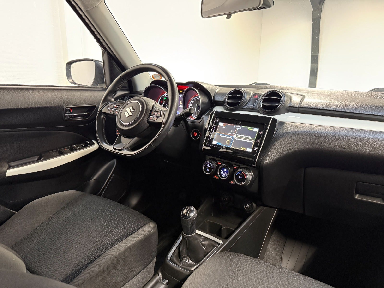 Grå Suzuki Swift fra 2017