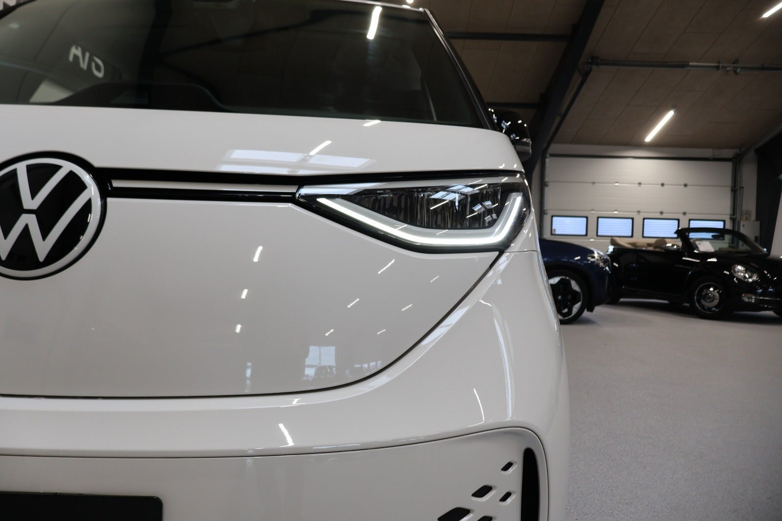 Hvid VW ID.Buzz fra 2023