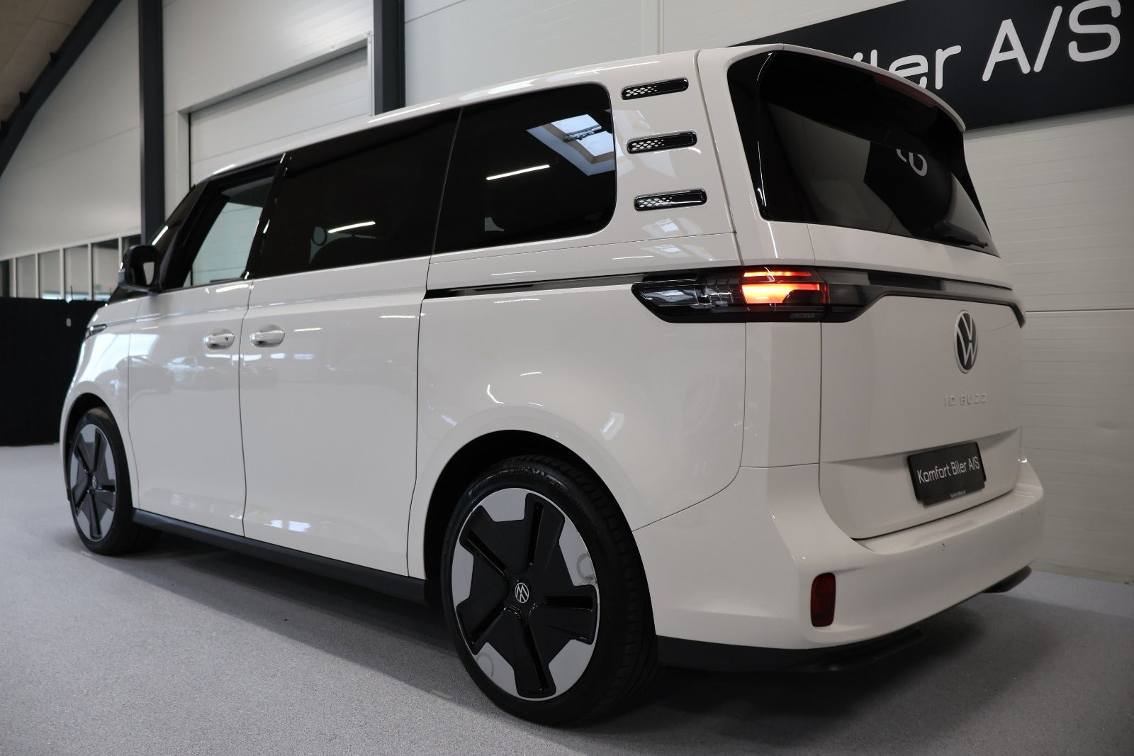 Hvid VW ID.Buzz fra 2023