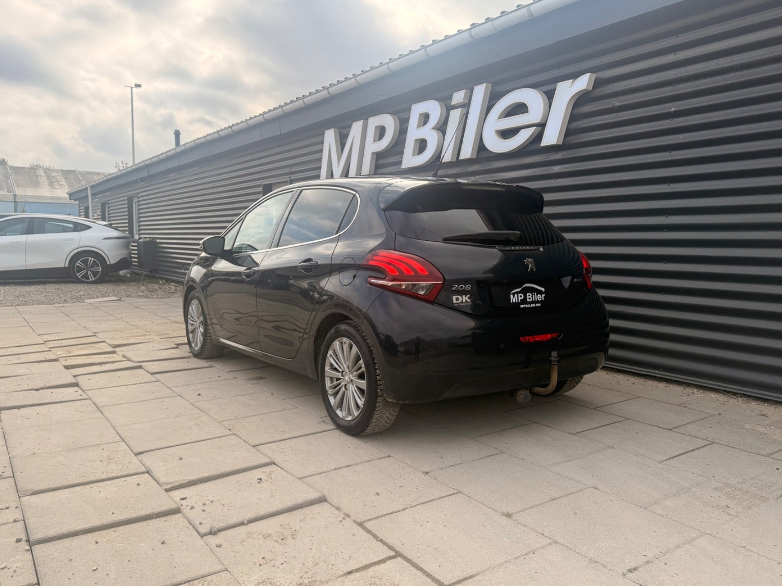 Grå Peugeot 208 fra 2016