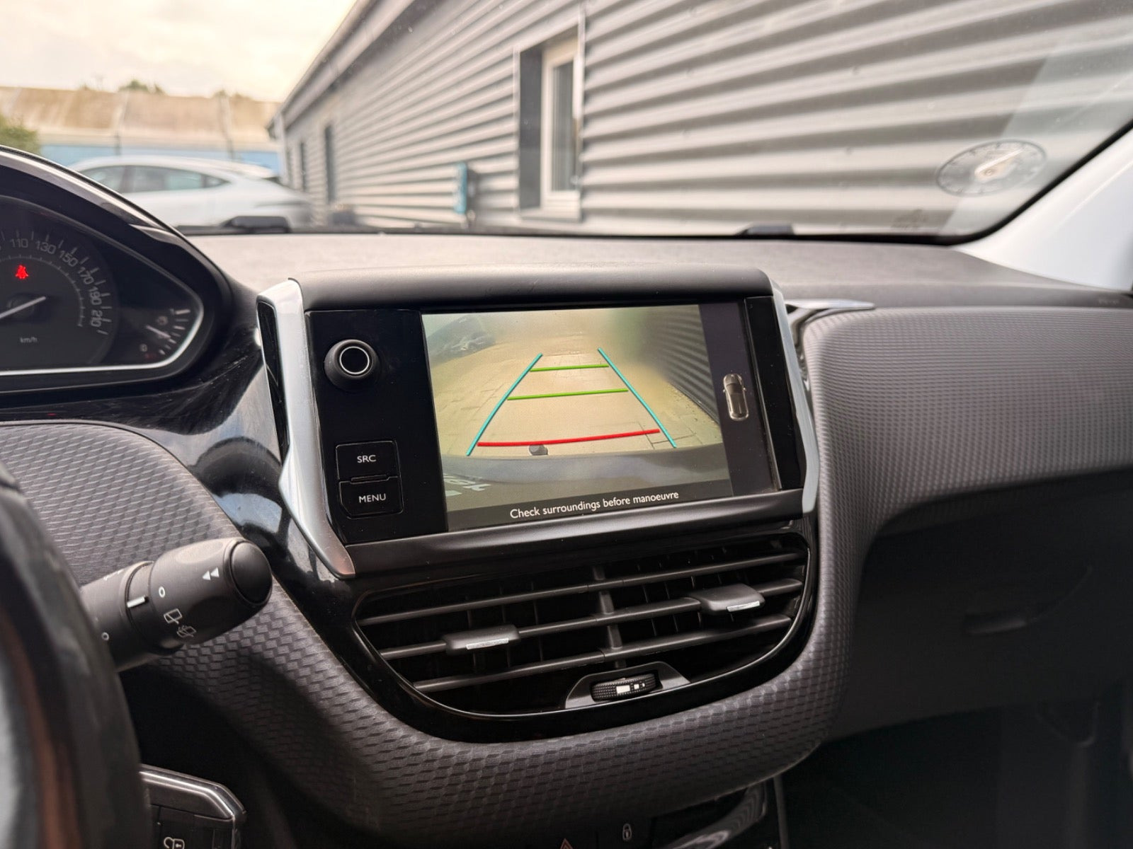 Grå Peugeot 208 fra 2016