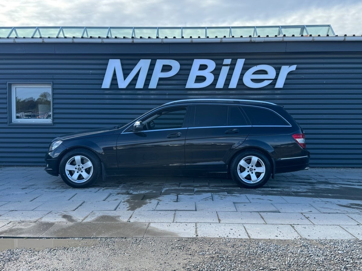 Sort Mercedes C320 fra 2008