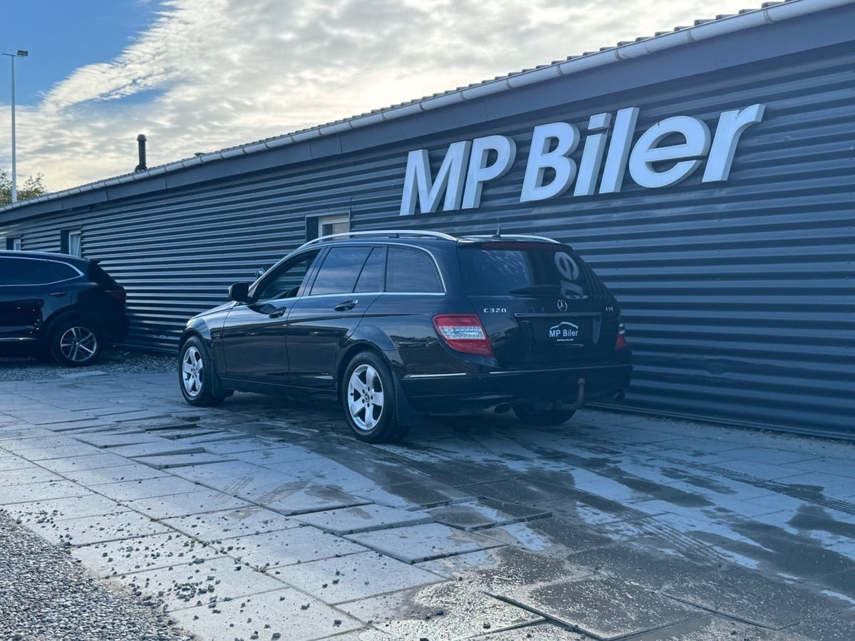 Sort Mercedes C320 fra 2008