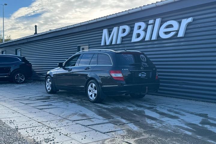 Sort Mercedes C320 fra 2008