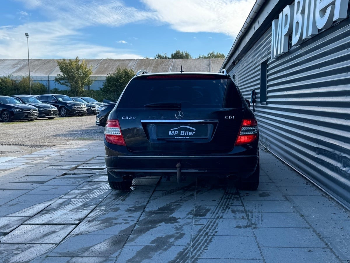 Sort Mercedes C320 fra 2008