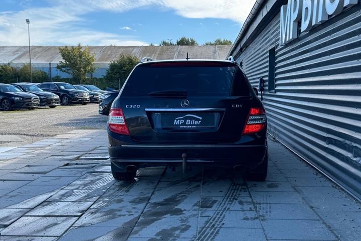 Sort Mercedes C320 fra 2008