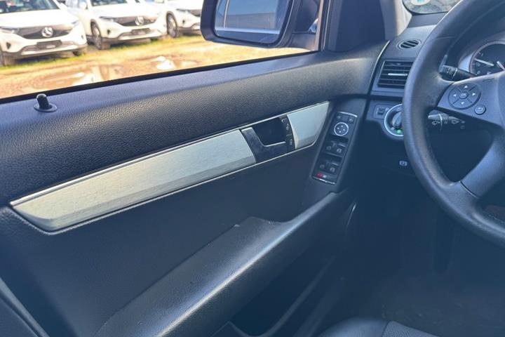 Sort Mercedes C320 fra 2008