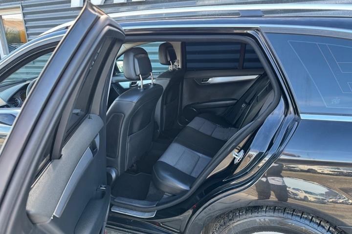 Sort Mercedes C320 fra 2008