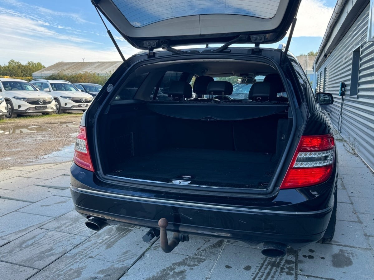 Sort Mercedes C320 fra 2008