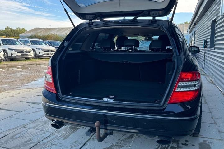 Sort Mercedes C320 fra 2008