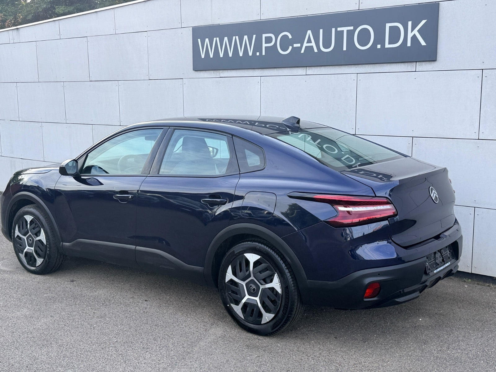 Blå Citroën ë-C4 X fra 2025
