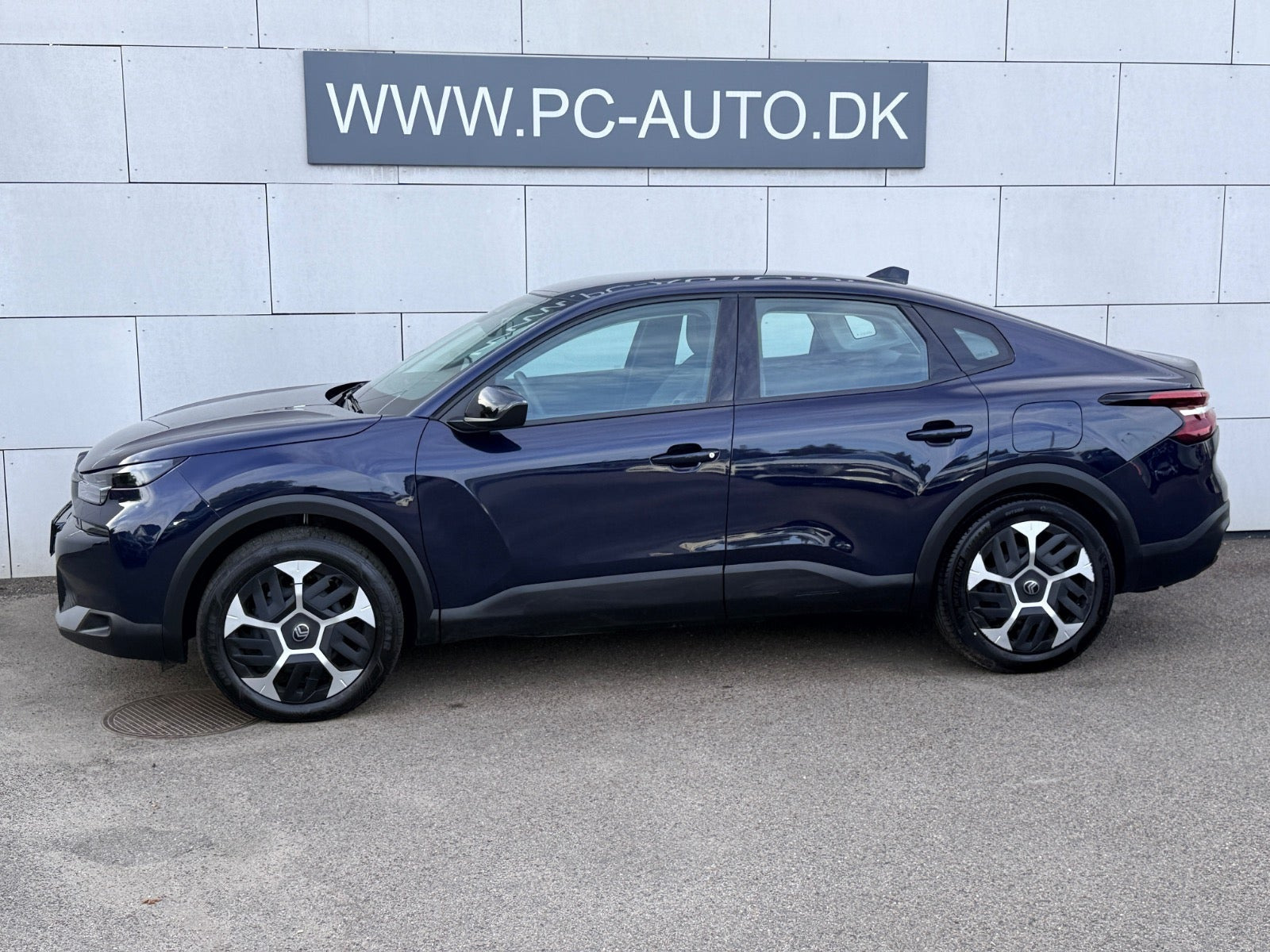 Blå Citroën ë-C4 X fra 2025