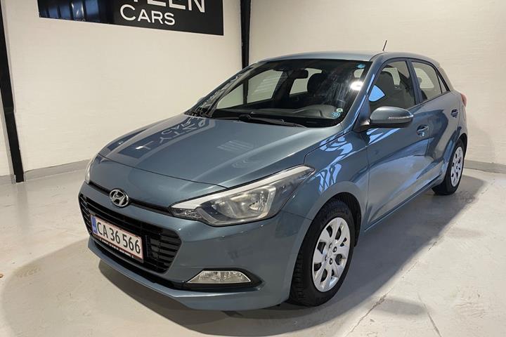 Blå Hyundai i20 fra 2017