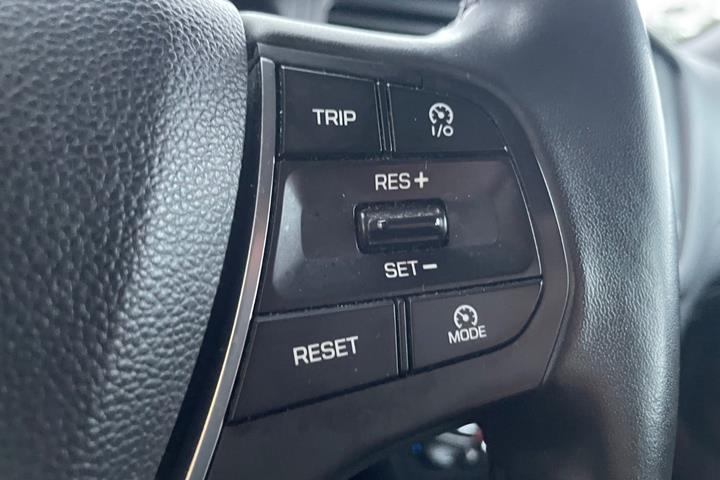 Blå Hyundai i20 fra 2017