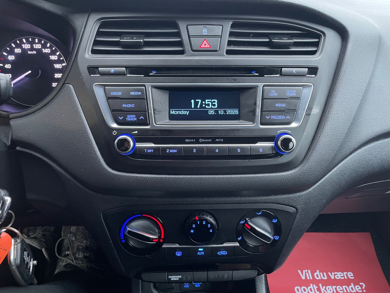 Blå Hyundai i20 fra 2017