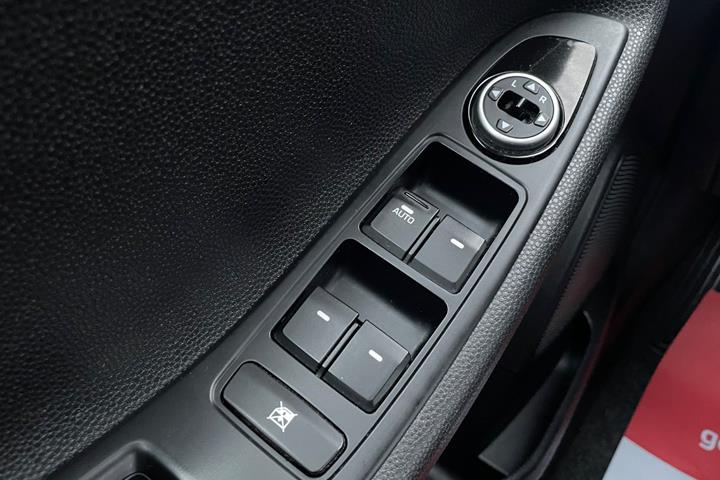 Blå Hyundai i20 fra 2017