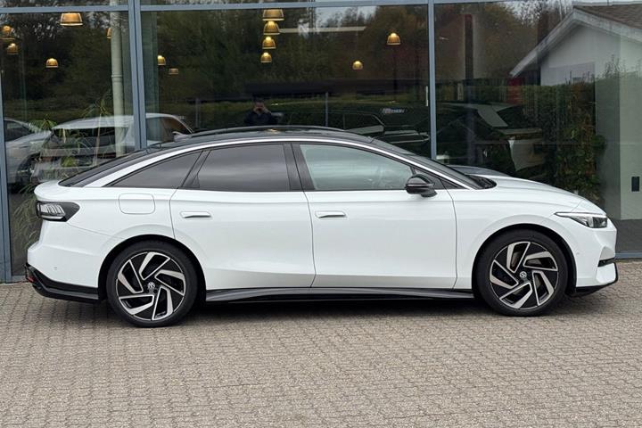 Hvid VW ID.7 fra 2025