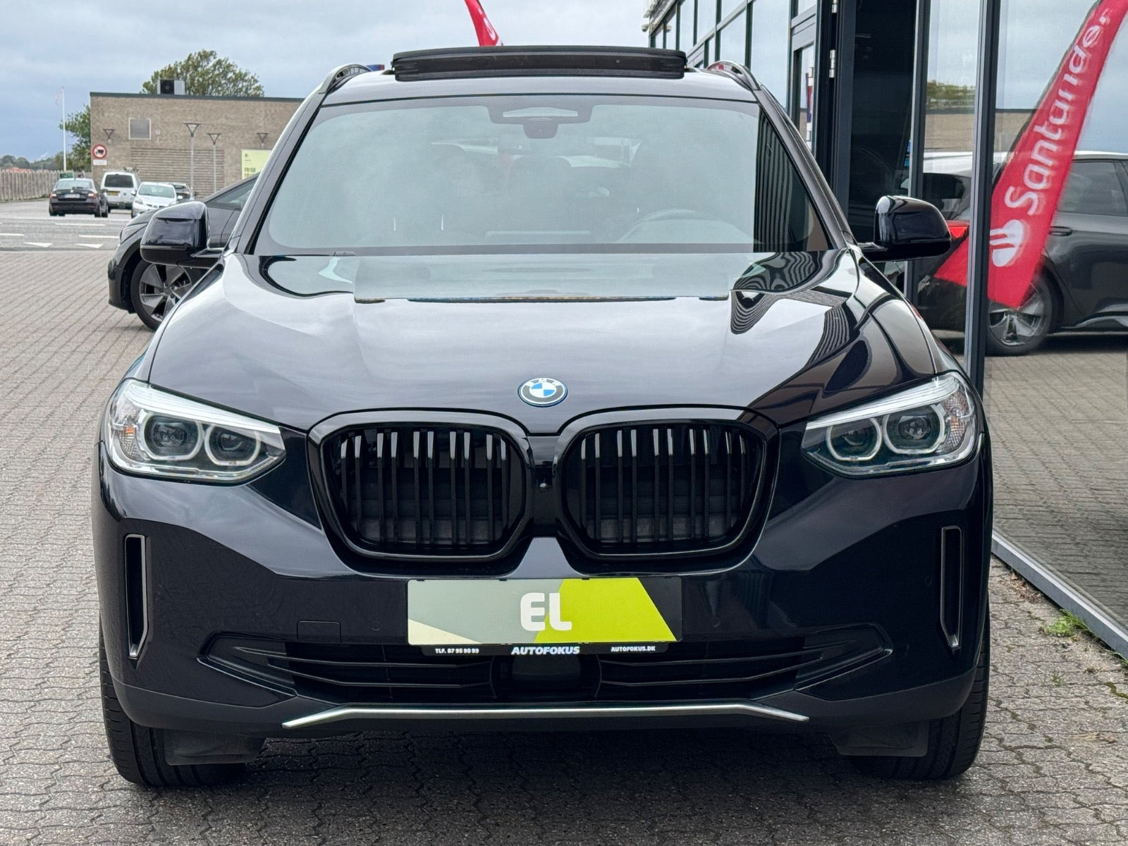 Blå BMW iX3 fra 2021
