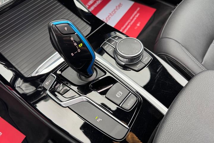 Blå BMW iX3 fra 2021