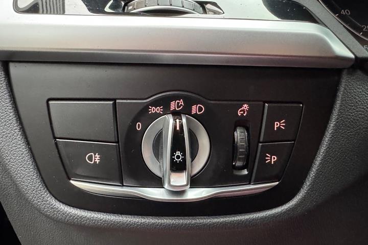 Blå BMW iX3 fra 2021