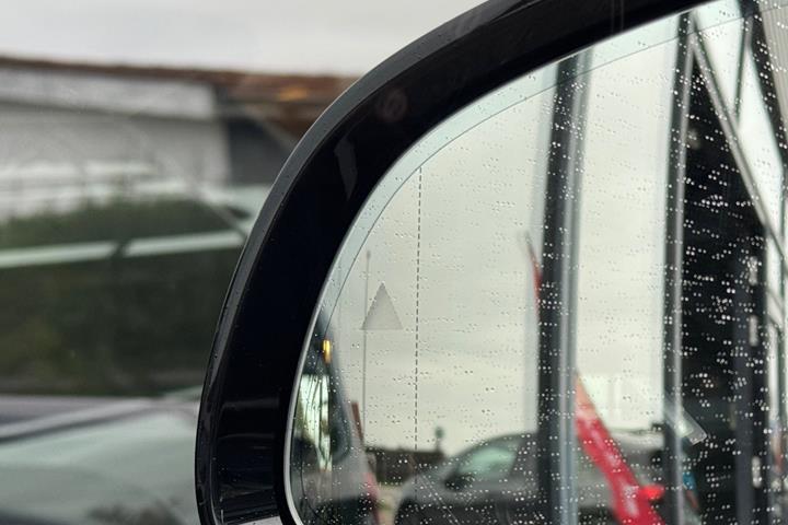 Blå BMW iX3 fra 2021