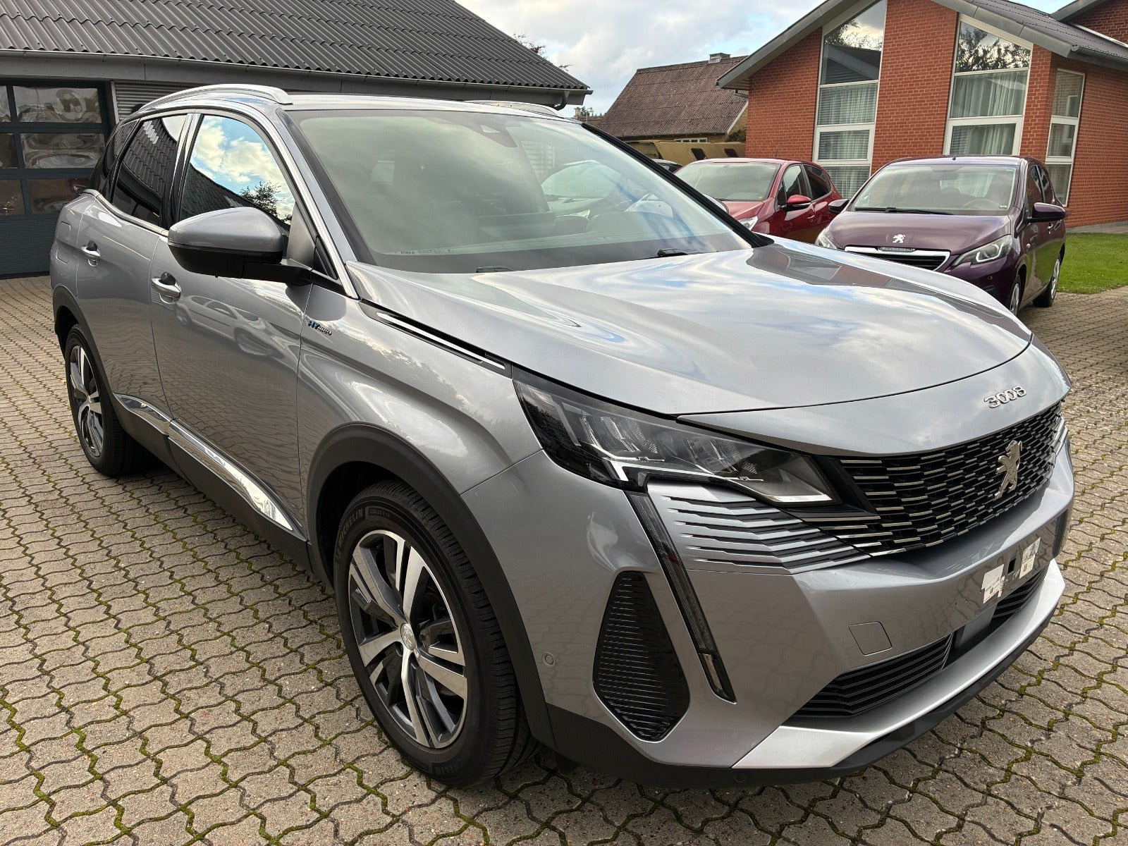 Grå Peugeot 3008 fra 2021
