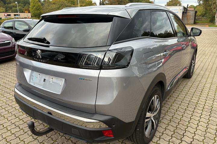 Grå Peugeot 3008 fra 2021