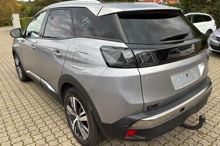 Grå Peugeot 3008 fra 2021