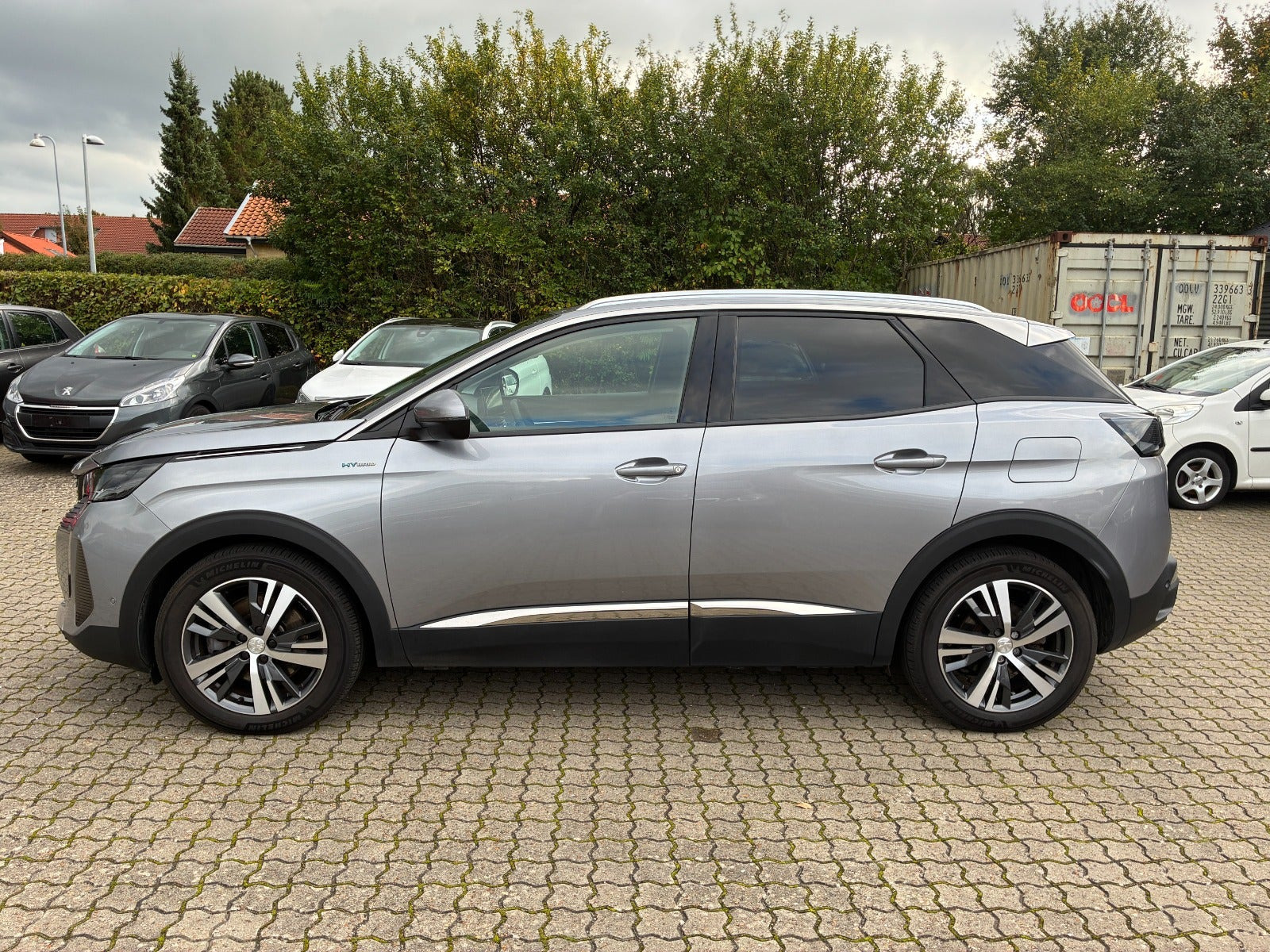 Grå Peugeot 3008 fra 2021