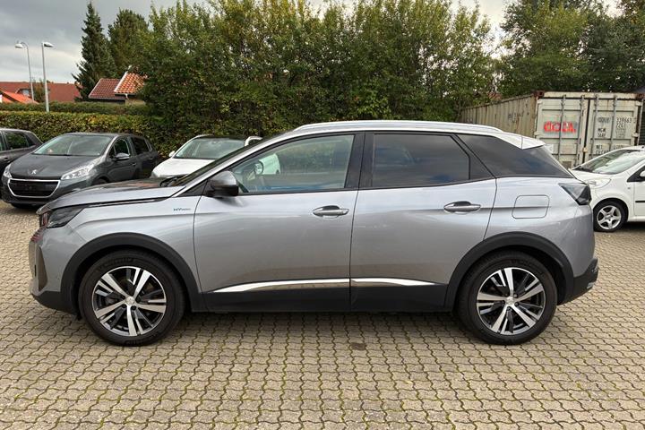 Grå Peugeot 3008 fra 2021