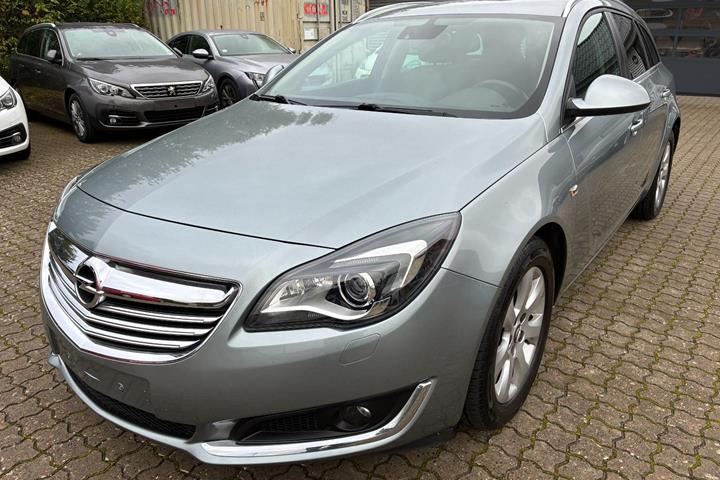 Grå Opel Insignia fra 2014