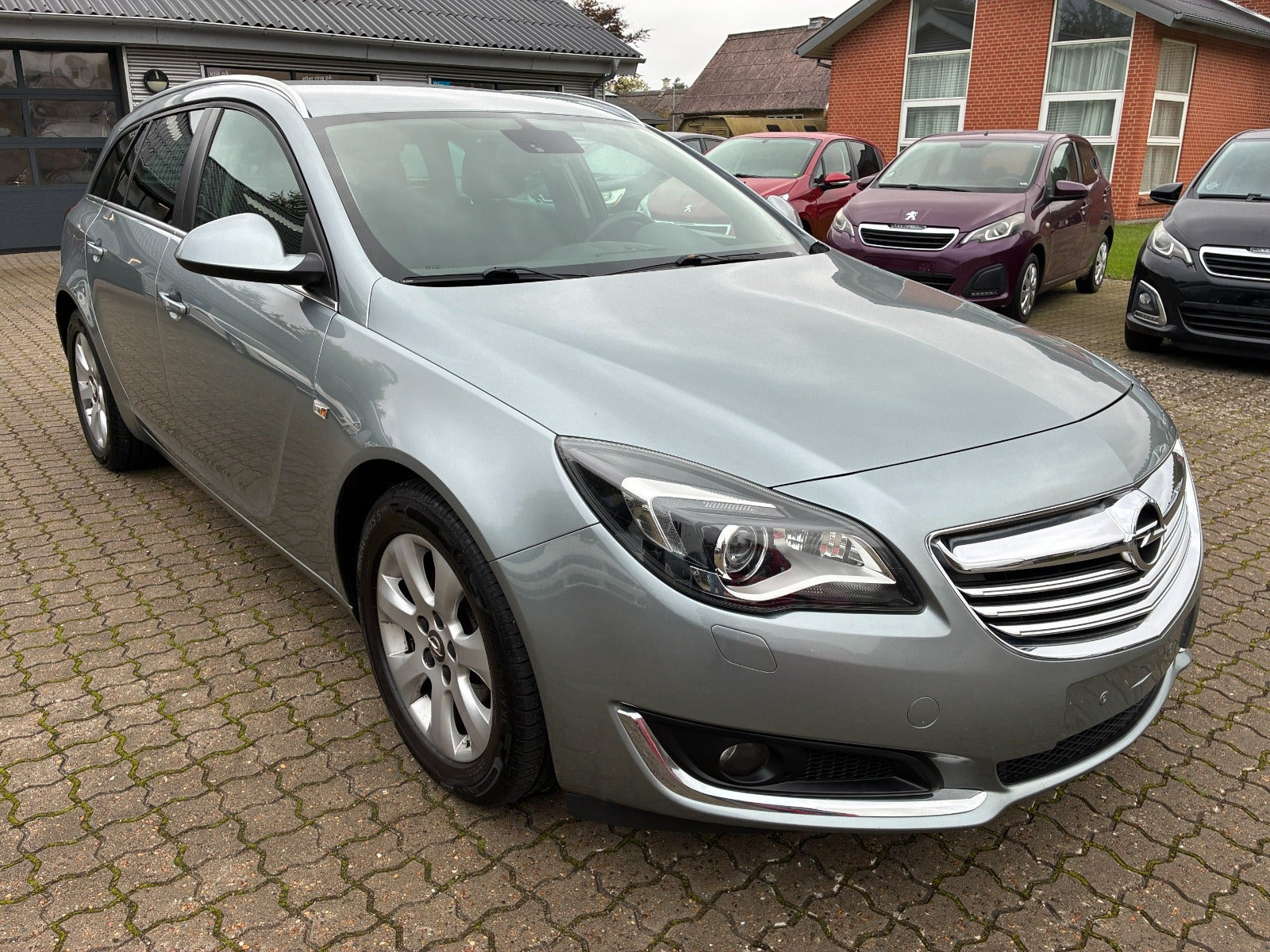 Grå Opel Insignia fra 2014