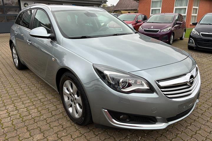 Grå Opel Insignia fra 2014