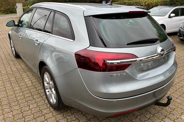 Grå Opel Insignia fra 2014