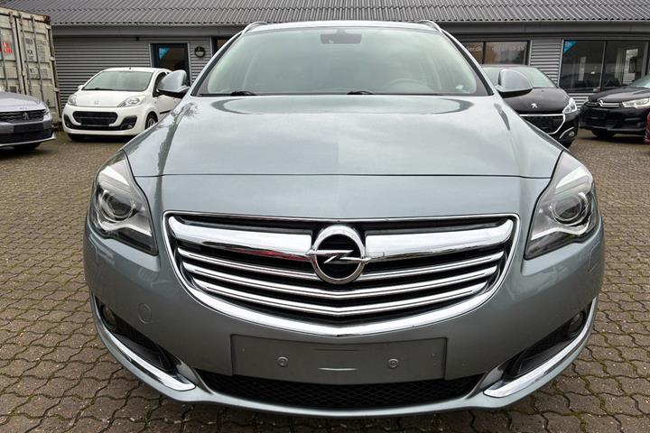 Grå Opel Insignia fra 2014