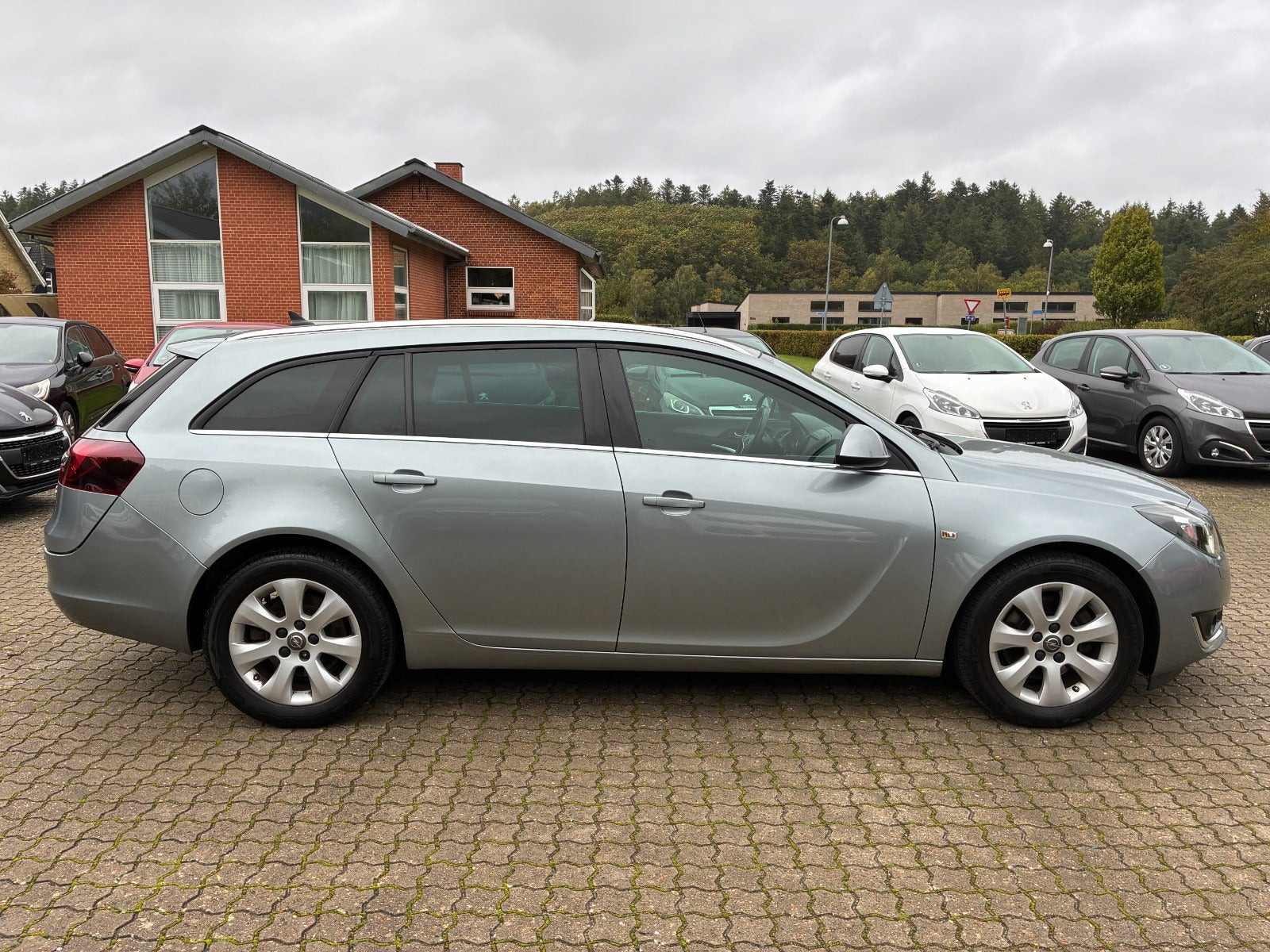 Grå Opel Insignia fra 2014