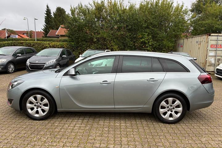 Grå Opel Insignia fra 2014