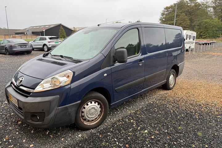 Blå Toyota ProAce fra 2015