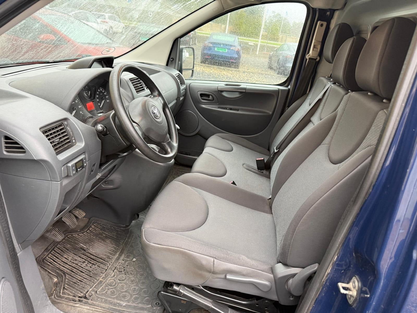 Blå Toyota ProAce fra 2015