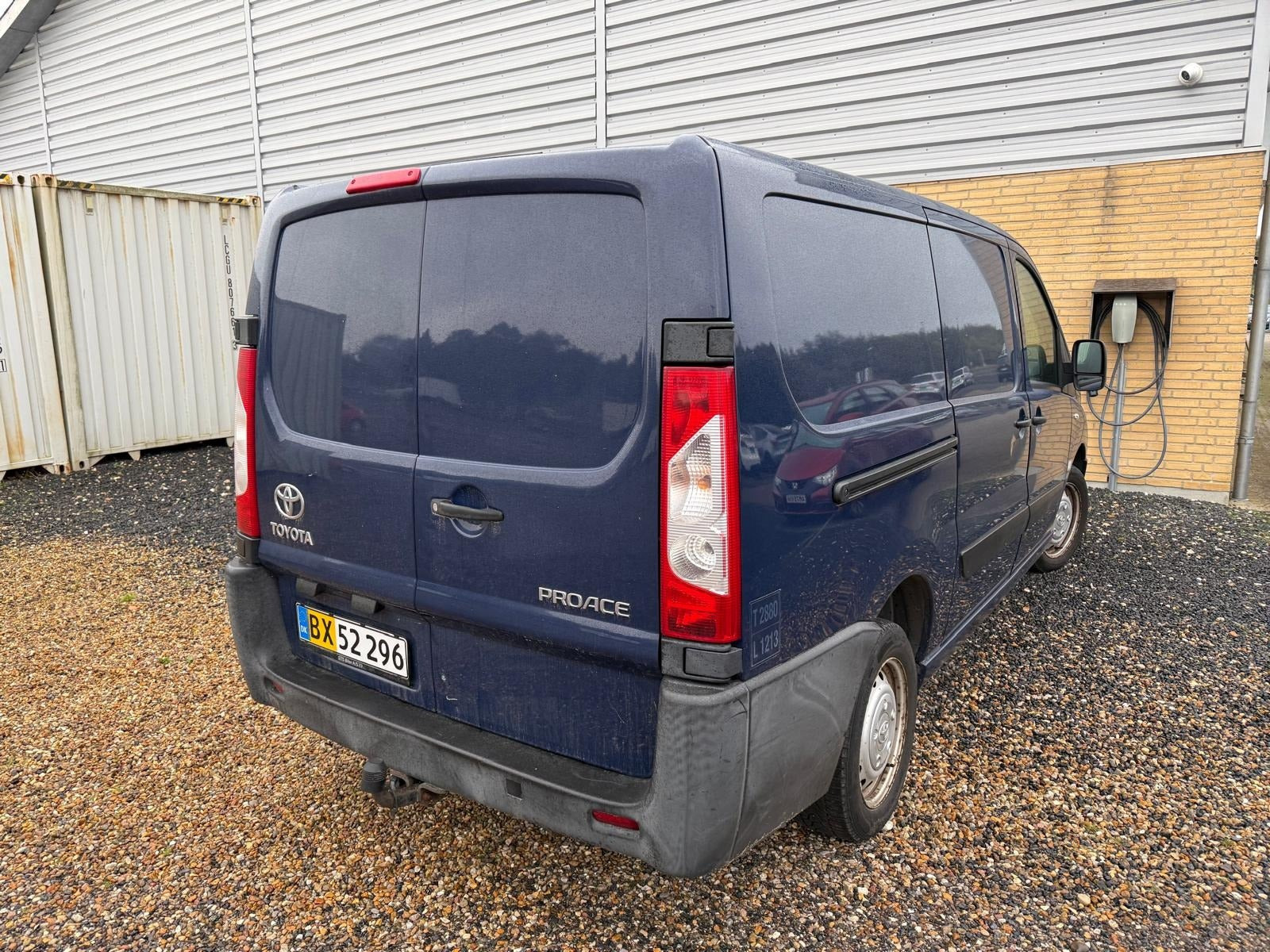 Blå Toyota ProAce fra 2015