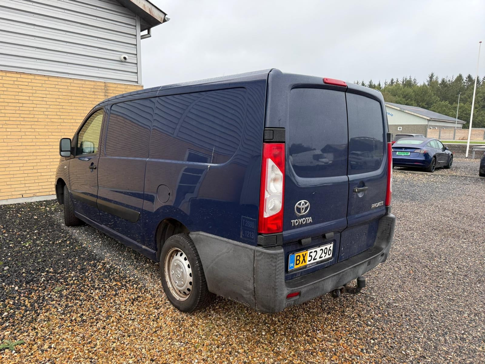 Blå Toyota ProAce fra 2015