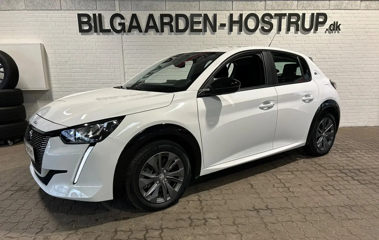 Hvid Peugeot e-208 fra 2022