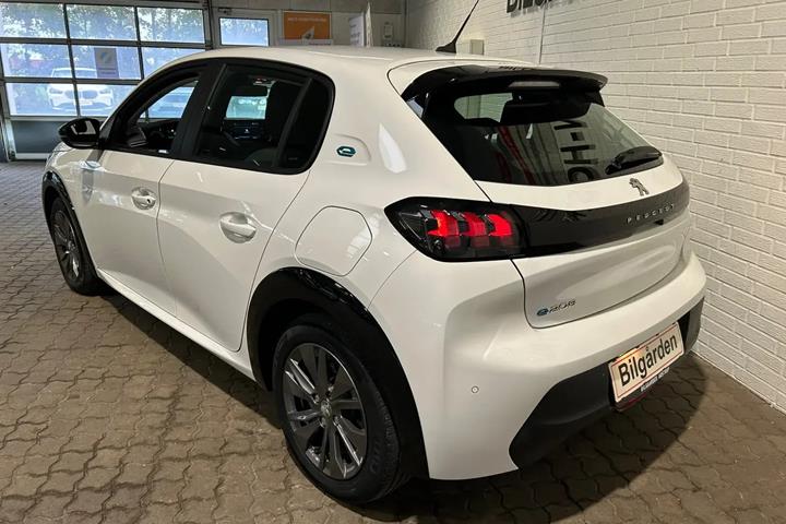Hvid Peugeot e-208 fra 2022