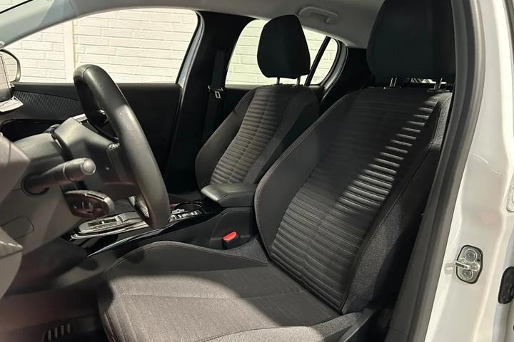 Hvid Peugeot e-208 fra 2022