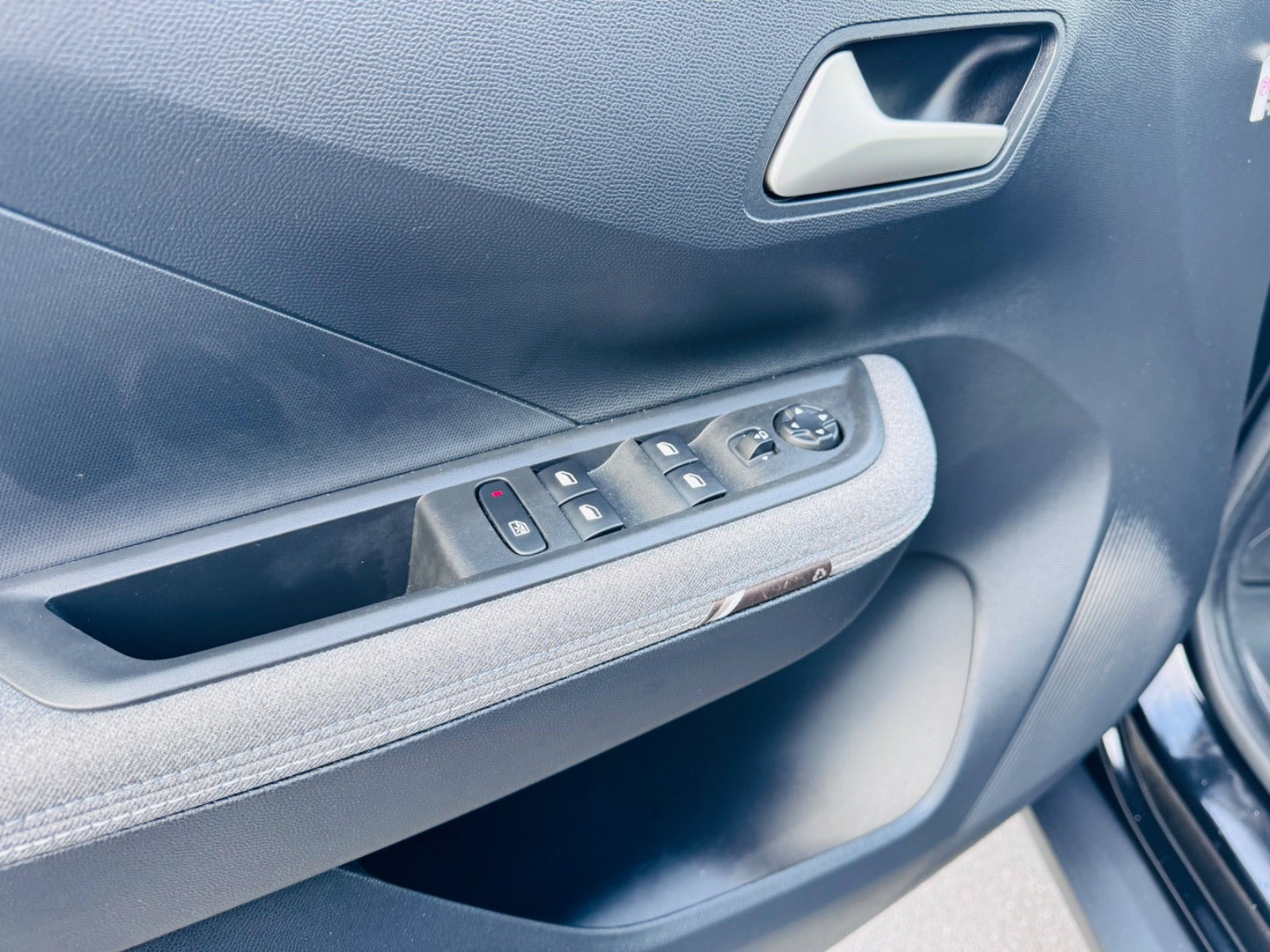 Sort Opel Frontera fra 2025