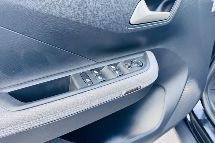 Sort Opel Frontera fra 2025