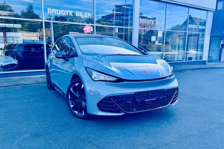 Grå Cupra Born fra 2022 set udefra