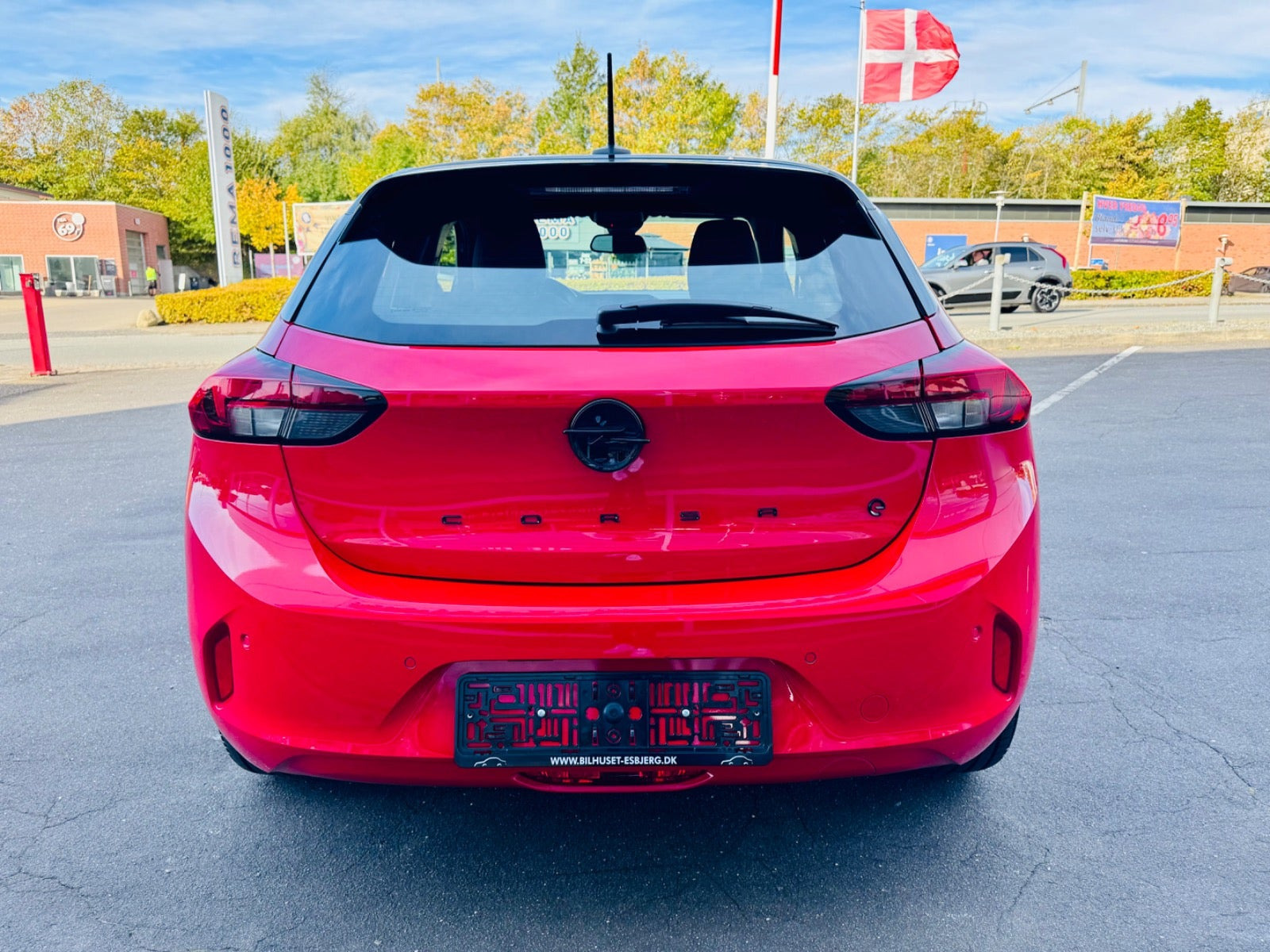 Rød Opel Corsa-e fra 2024