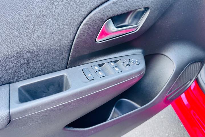 Rød Opel Corsa-e fra 2024