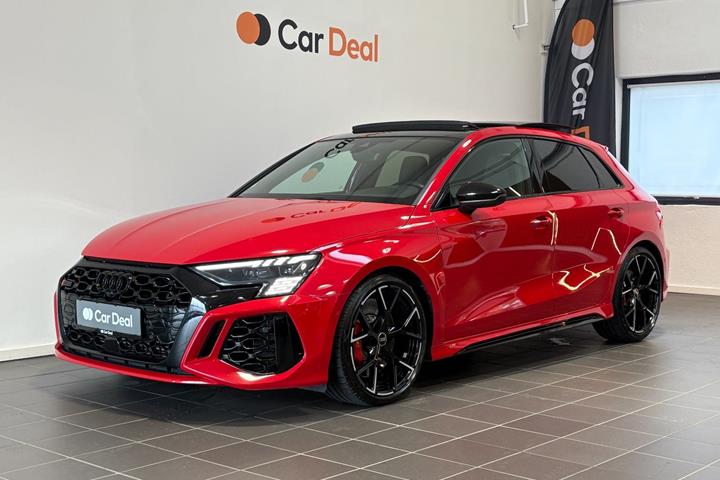 Rød Audi RS3 fra 2022